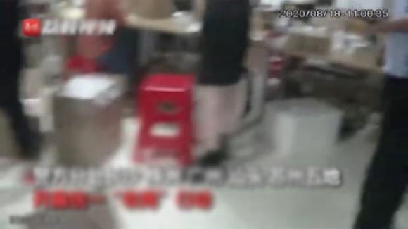 mua son fake tặng bạn gái, triệt phá đường dây hàng giả khi cay cú vì mua phải son fake cho bạn gái, son fake