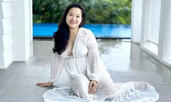 MC Hồng Phượng khoe dáng nuột với bikini, tiết lộ giảm 21 kg sau khi sinh con gái