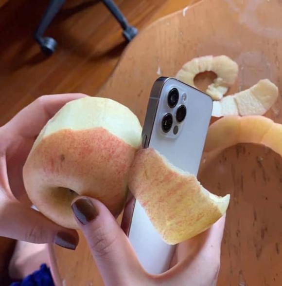 Rộ tin viền iPhone 12 sắc bén đến nỗi có thể gọt táo, làm đứt tay?