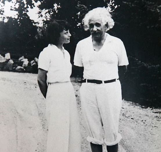 Thiên tài Albert Einstein, Thiên tài Albert Einstein chụp ảnh, thông tin thú vị về Thiên tài Albert Einstein 