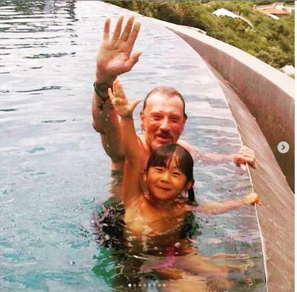 cô bé Phú Thọ được danh ca Pháp nhận nuôi, con nuôi của danh ca Pháp, Johnny Hallyday, Jade Hallyday