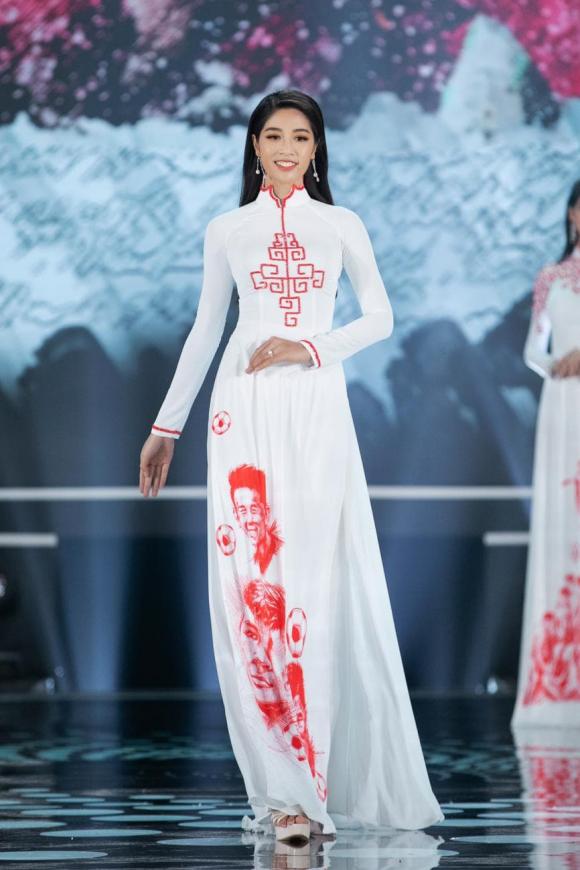 BST áo dài bóng đá của NTK Ngô Nhật Huy được khen ngợi tại chung kết Hoa hậu Việt Nam 2020