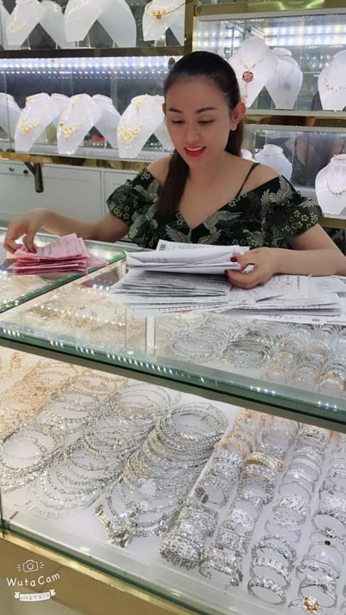 Lê Quỳnh Trang, tiệm vàng Hoàng Phát