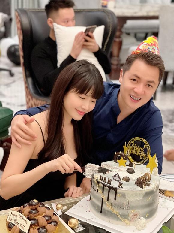 Đăng Khôi tổ chức sinh nhật đơn giản bên bạn bè, nhan sắc của bà xã Dương Khắc Linh sau khi sinh đôi gây chú ý