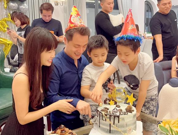 Đăng Khôi tổ chức sinh nhật đơn giản bên bạn bè, nhan sắc của bà xã Dương Khắc Linh sau khi sinh đôi gây chú ý