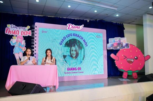 diana-viet-nam-va-hoc-sinh-312 (1).png 0 Vlogger Giang ơi, Diana School Tour, Cẩm nang mùa dâu