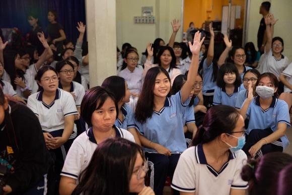 diana-viet-nam-va-hoc-sinh-312-(9483).jpg 0 Vlogger Giang ơi, Diana School Tour, Cẩm nang mùa dâu
