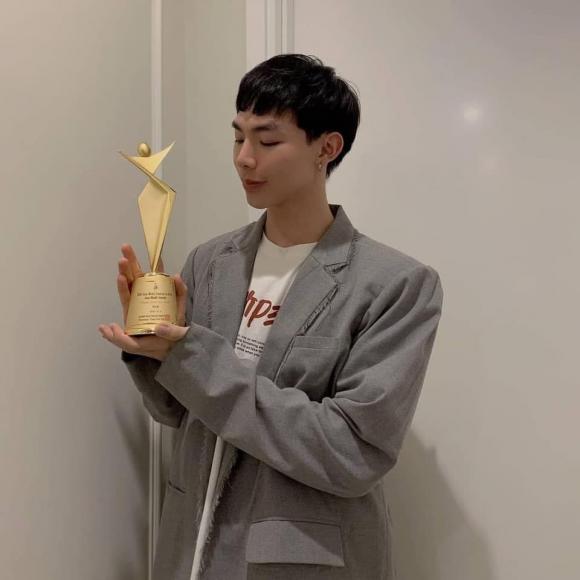 Erik nhận được giải thưởng Asia Star Award 2020