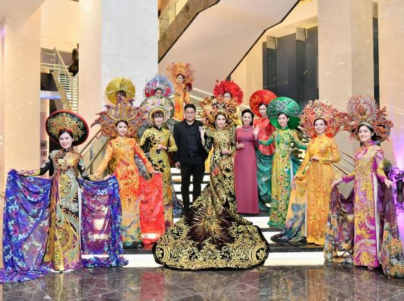 bui-thanh-huong-712 (1).jpg 4 Nữ hoàng hoa hồng, Bùi Thanh Hương, BST áo dài New Look