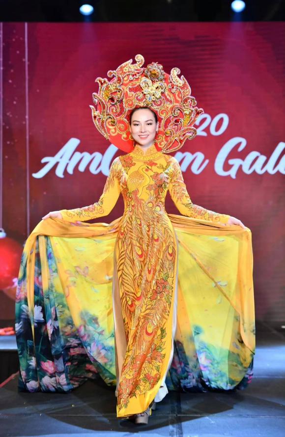 bui-thanh-huong-712 (1).jpg 2 Nữ hoàng hoa hồng, Bùi Thanh Hương, BST áo dài New Look