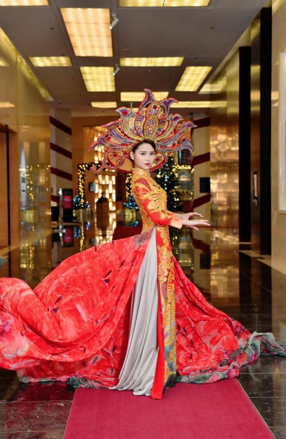 bui-thanh-huong-712 (1).jpg 1 Nữ hoàng hoa hồng, Bùi Thanh Hương, BST áo dài New Look