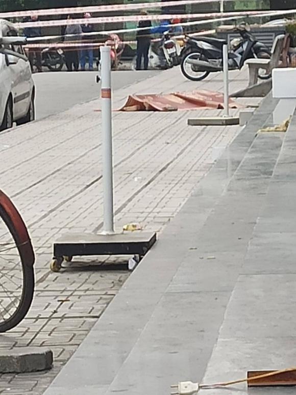 Cô gái rơi tầng 16, tử vong, hà nội