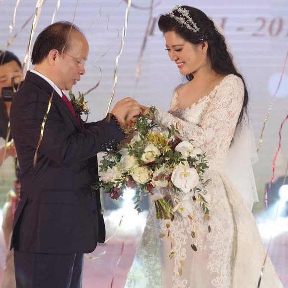Đinh Hiền Anh, Đinh Hiền Anh kỷ niệm ngày cưới, sao Việt  