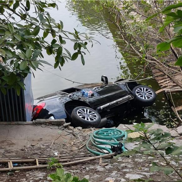 xế hộp, tai nạn, hồ Tây, Ford Ranger