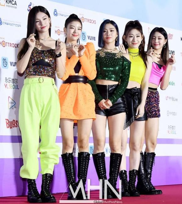 ,xu hướng thời trang sao,Thời trang sao Kpop,Thời trang Sao Châu Á, sao kpop gặp sư số trang phục