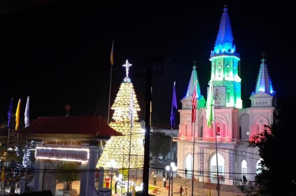 cây thông, Noel, giáo xứ Bố Sơn, Nghệ An, nón lá