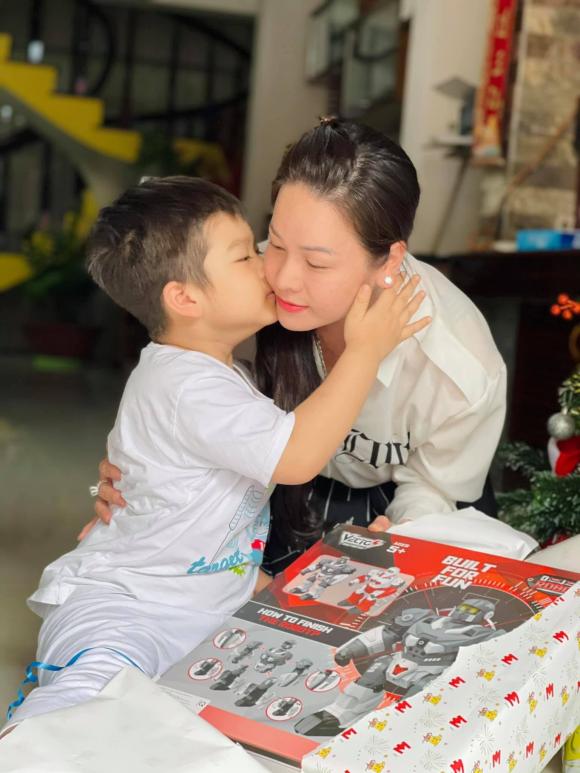 Nhật Kim Anh, nữ diễn viên, con trai, chồng cũ ngăn cấm