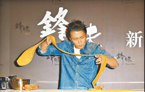 Tạ Đình Phong vẫn qua lại với Vương Phi