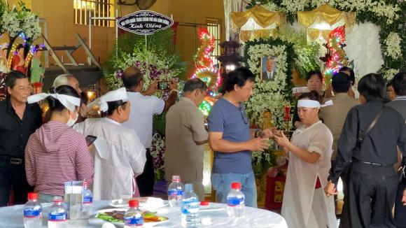 Nghệ sĩ Hề Sa, danh ca cải lương, qua đời, 