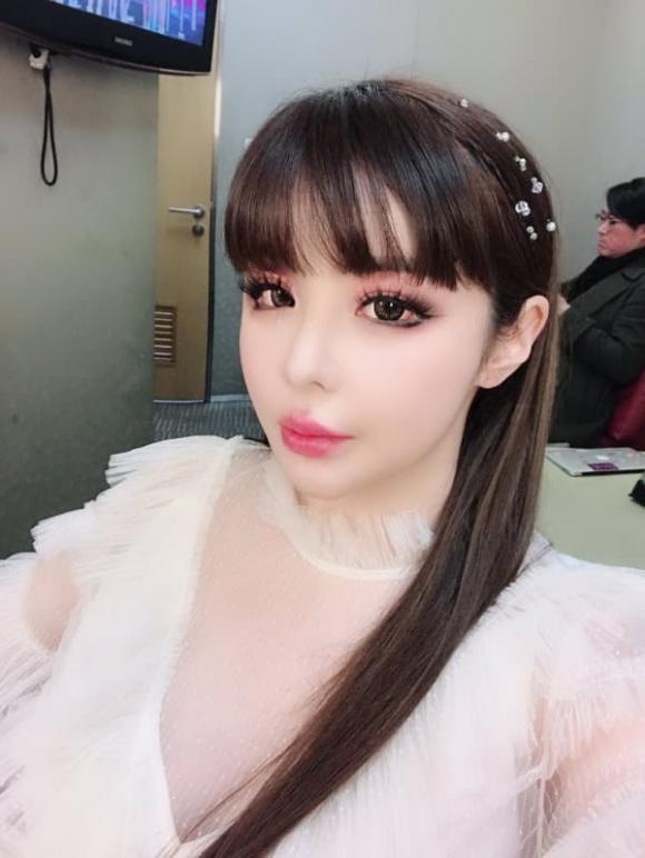  Park Bom, ca sĩ  Park Bom, sao Hàn
