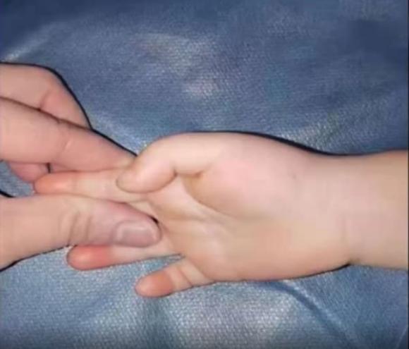 cho con dùng điện thoại, ảnh hưởng cho trẻ dùng điện thoại