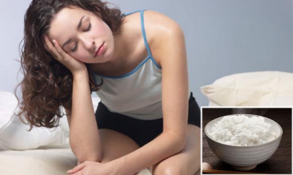 tê chân tay, bị tê chân tay có nên đi khám, sức khỏe 