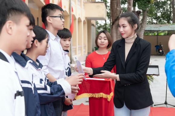 Đỗ Hà, quỹ học bổng, hoa hậu, sao Việt