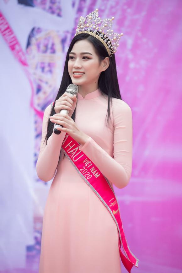 Đỗ Hà, quỹ học bổng, hoa hậu, sao Việt