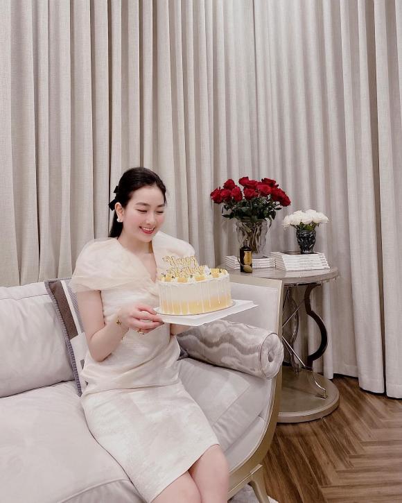 Loạt nàng Hậu xuất hiện rạng rỡ trong sinh nhật người đẹp Lan Hương