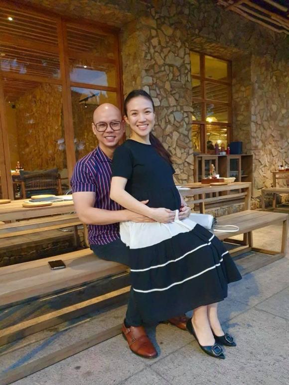 Ca sĩ Phan Đinh Tùng hé lộ tin vui bà xã đang mang bầu lần hai