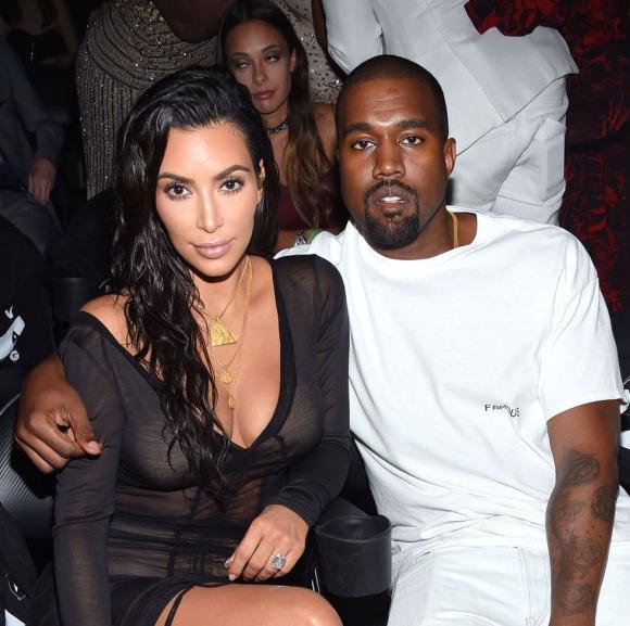 Kim Kardashian và Kanye West ly hôn, Kim Kardashian khoe vòng ba, Kim Kardashian