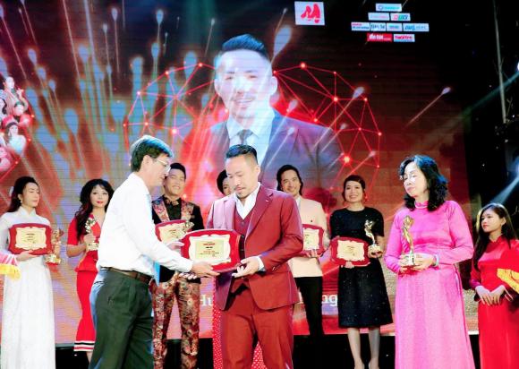 huynh-nhat-dong-91 (1).jpg 0 Huỳnh Nhật Đông, Nghệ sĩ có trái tim nhân ái vì cộng đồng 2020