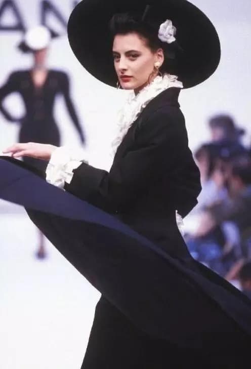 Inès de la Fressange, người mẫu Inès de la Fressange, người mẫu độc quyền của Chanel