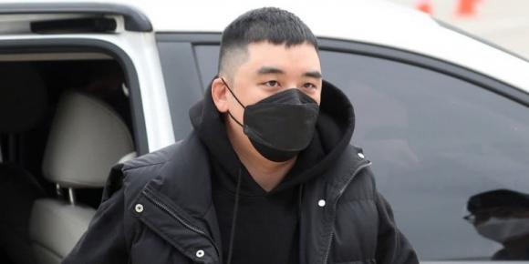 Seungri (BIGBANG) bị bắt, Seungri (BIGBANG) bị tố hành hung nhân viên của JYP, sao Kpop