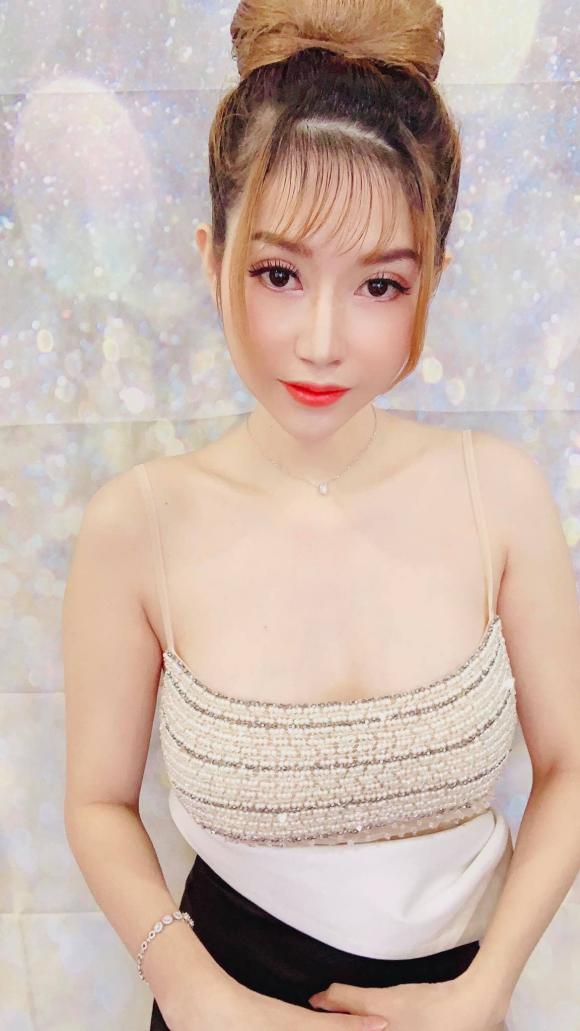 doanh-nhan-huynh-hong-lien-241 (1).jpg 0 Doanh nhân Huỳnh Hồng Liên, Baby Love Shop Beauty Spa, Điêu khắc chân mày, phun môi Collagen