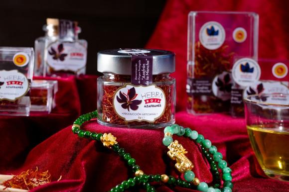 Start-Up trẻ Hoàng Linh, Indocharm, Love Lipstick, Ngọc Lan Jewelry