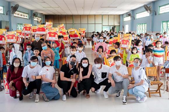ca sĩ Hồ Ngọc Hà, sao Việt