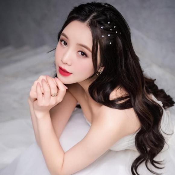 hot girl, ở nhà và lúc lên đồ, thanh niên  