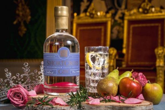  Cung điện Buckingham, nữ hoàng anh, rượu gin, hoàng gia anh
