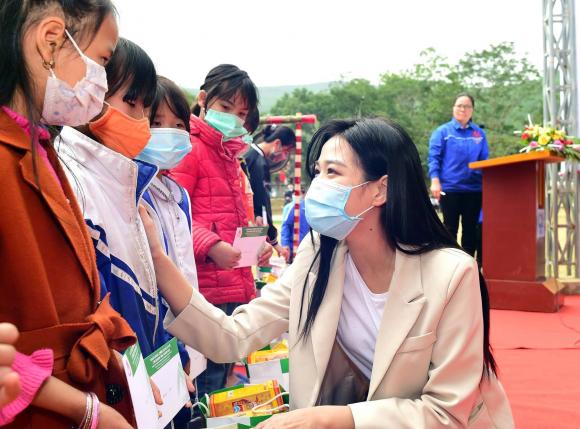 hoa hậu Đỗ Thị Hà, sao Việt