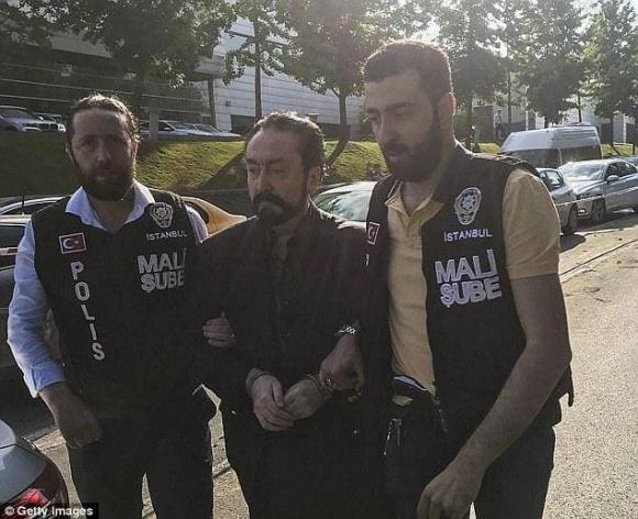  thủ lĩnh của một tổ chức tôn thờ tình dục ở Thổ Nhĩ Kỳ bị bắt, giáo phái tình dục, tội phạm, lĩnh án tù