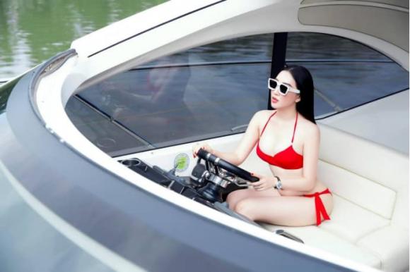 Hoa hậu Huỳnh Thúy Anh, sao việt