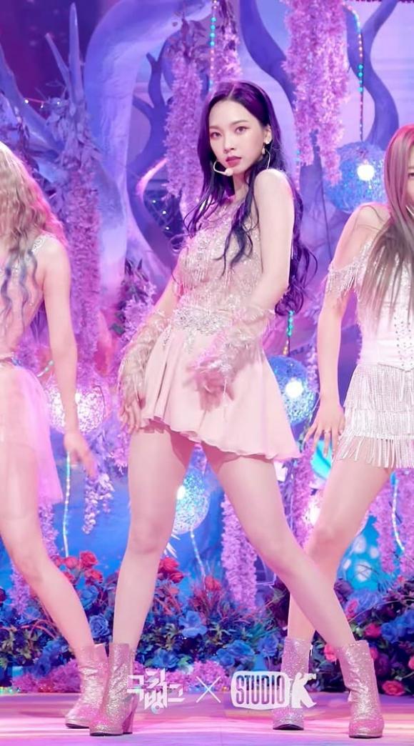 Lisa, Jang Wonyoung, sao hàn