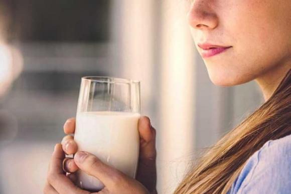 uống sữa như thế nào cho đúng, chăm sóc sức khỏe đúng cách, uống sữa đúng cách