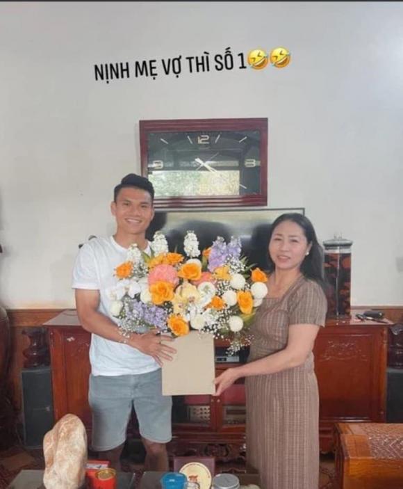 cầu thủ bóng đá, Quốc tế phụ nữ, ngày 8/3