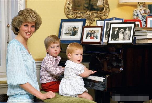Công nương Diana, Hoàng tử Harry, hoàng gia anh
