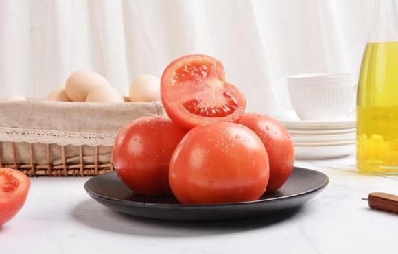 chăm sóc sức khỏe đúng cách, lưu ý khi chăm sóc sức khỏe, cần tây kết hợp cà chua