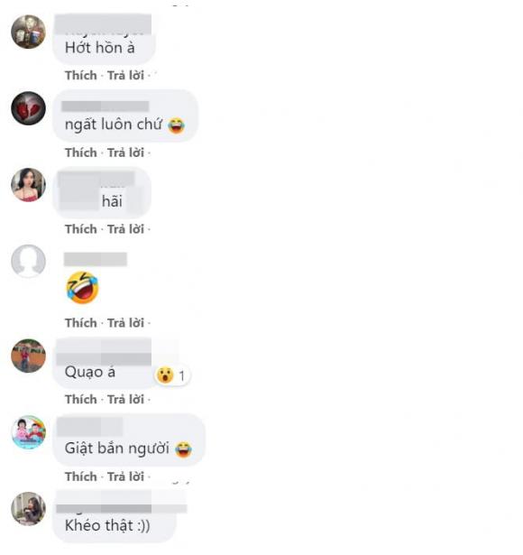 bàn tay đặt lên người em bé, nhìn camera, giới trẻ