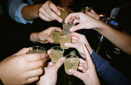 đuổi khách, chiêu đuổi khách của vợ khiến chồng tái mặt