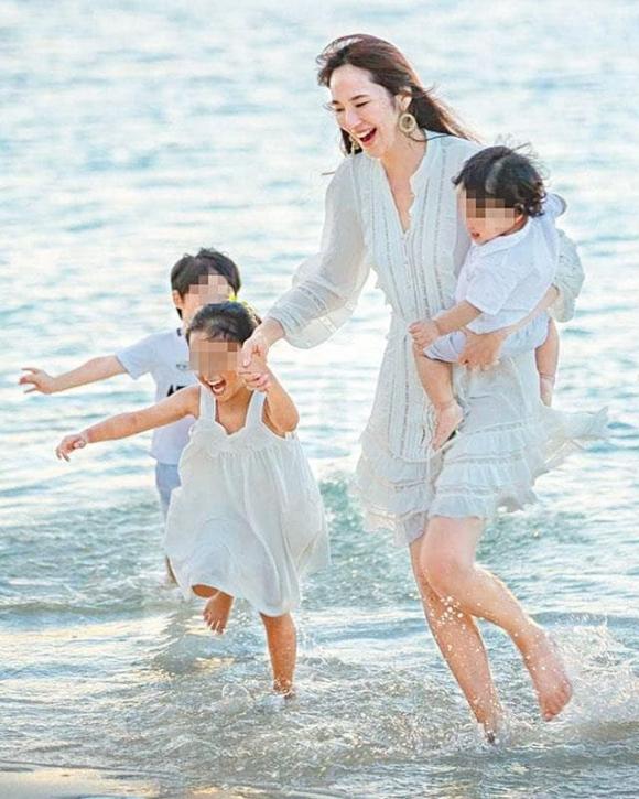 ngô bội từ, kỷ hiểu ba, hào môn
